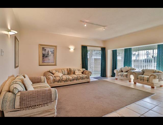 3 BEDROOM APARTMENT RENTED IN SUMMERSTRAND